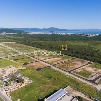 Terreno com 450m², no bairro São João do Rio Vermelho em Florianópolis