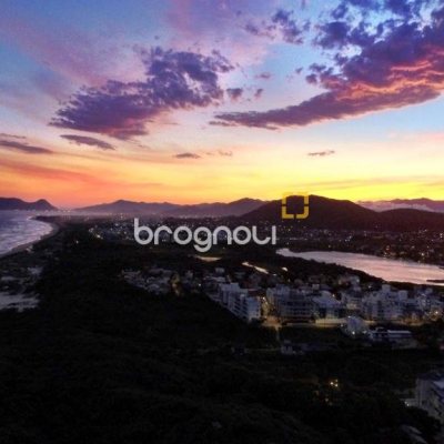 Terreno com 450m², no bairro São João do Rio Vermelho em Florianópolis