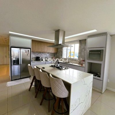 Cobertura com 367m², 3 quartos (sendo 3 suítes), 4 garagens, no bairro Estreito em Florianópolis