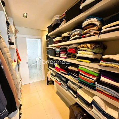 Cobertura com 367m², 3 quartos (sendo 3 suítes), 4 garagens, no bairro Estreito em Florianópolis