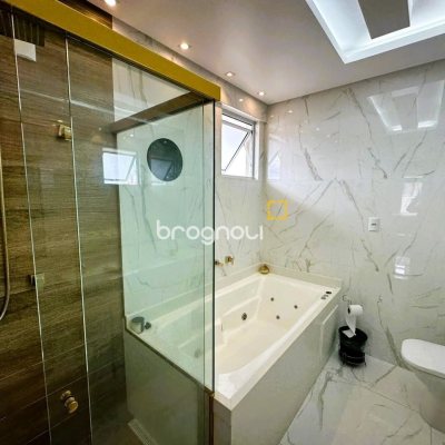 Cobertura com 367m², 3 quartos (sendo 3 suítes), 4 garagens, no bairro Estreito em Florianópolis