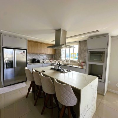 Cobertura com 367m², 3 quartos (sendo 3 suítes), 4 garagens, no bairro Estreito em Florianópolis
