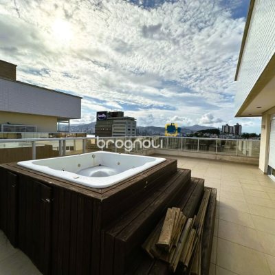 Cobertura com 367m², 3 quartos (sendo 3 suítes), 4 garagens, no bairro Estreito em Florianópolis