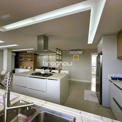 Cobertura com 367m², 3 quartos (sendo 3 suítes), 4 garagens, no bairro Estreito em Florianópolis