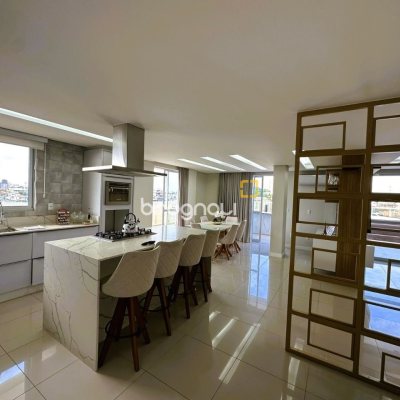 Cobertura com 367m², 3 quartos (sendo 3 suítes), 4 garagens, no bairro Estreito em Florianópolis