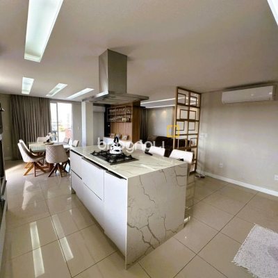 Cobertura com 367m², 3 quartos (sendo 3 suítes), 4 garagens, no bairro Estreito em Florianópolis
