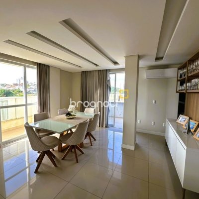 Cobertura com 367m², 3 quartos (sendo 3 suítes), 4 garagens, no bairro Estreito em Florianópolis