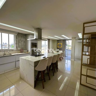 Cobertura com 367m², 3 quartos (sendo 3 suítes), 4 garagens, no bairro Estreito em Florianópolis