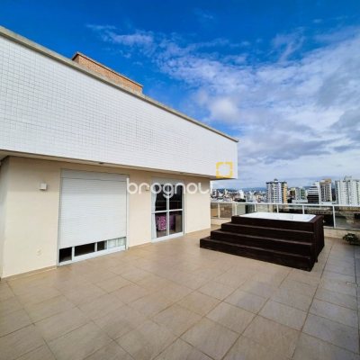 Cobertura com 367m², 3 quartos (sendo 3 suítes), 4 garagens, no bairro Estreito em Florianópolis