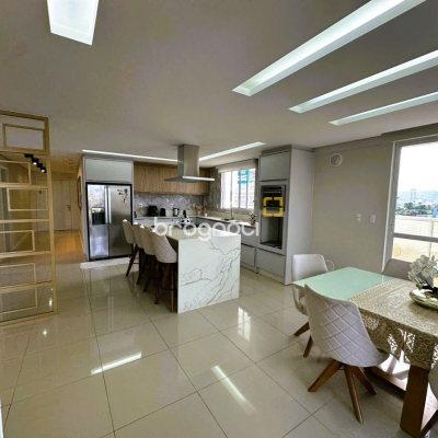 Cobertura com 367m², 3 quartos (sendo 3 suítes), 4 garagens, no bairro Estreito em Florianópolis