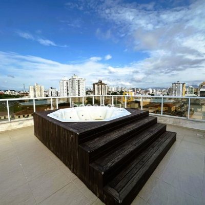 Cobertura com 367m², 3 quartos (sendo 3 suítes), 4 garagens, no bairro Estreito em Florianópolis