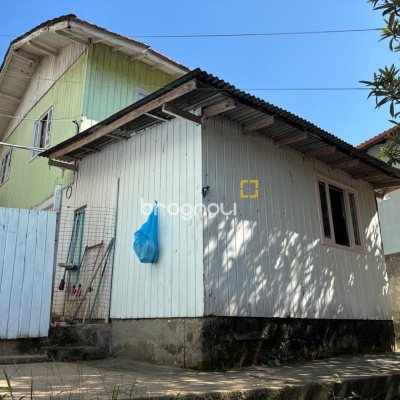 Terreno com 593m², no bairro Capoeiras em Florianópolis