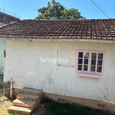 Terreno com 593m², no bairro Capoeiras em Florianópolis