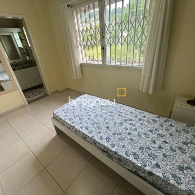 Casa com 223m², 3 quartos (sendo 3 suítes), 2 garagens, no bairro Ponta de Baixo em São José