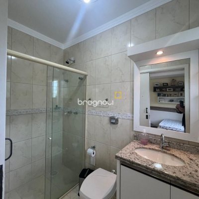 Casa com 223m², 3 quartos (sendo 3 suítes), 2 garagens, no bairro Ponta de Baixo em São José