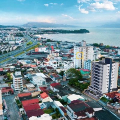 Apartamento com 75m², 2 quartos (sendo 1 suíte), 1 garagem, no bairro Barreiros em São José