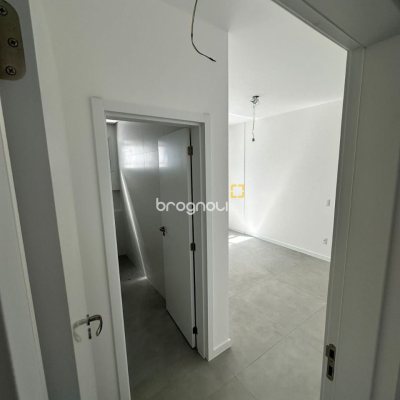 Apartamento com 75m², 2 quartos (sendo 1 suíte), 1 garagem, no bairro Barreiros em São José