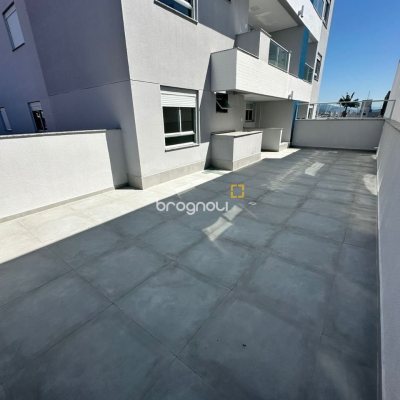 Apartamento com 75m², 2 quartos (sendo 1 suíte), 1 garagem, no bairro Barreiros em São José