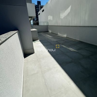 Apartamento com 75m², 2 quartos (sendo 1 suíte), 1 garagem, no bairro Barreiros em São José