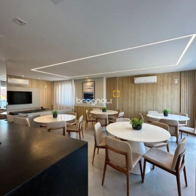 Apartamento com 75m², 2 quartos (sendo 1 suíte), 1 garagem, no bairro Barreiros em São José