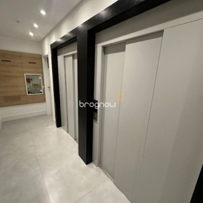 Apartamento com 75m², 2 quartos (sendo 1 suíte), 1 garagem, no bairro Barreiros em São José