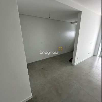 Apartamento com 75m², 2 quartos (sendo 1 suíte), 1 garagem, no bairro Barreiros em São José
