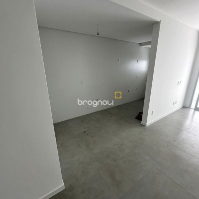 Apartamento com 75m², 2 quartos (sendo 1 suíte), 1 garagem, no bairro Barreiros em São José