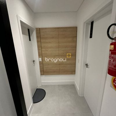 Apartamento com 75m², 2 quartos (sendo 1 suíte), 1 garagem, no bairro Barreiros em São José