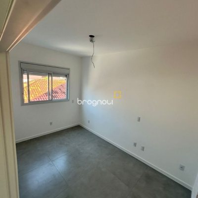 Apartamento com 75m², 2 quartos (sendo 1 suíte), 1 garagem, no bairro Barreiros em São José