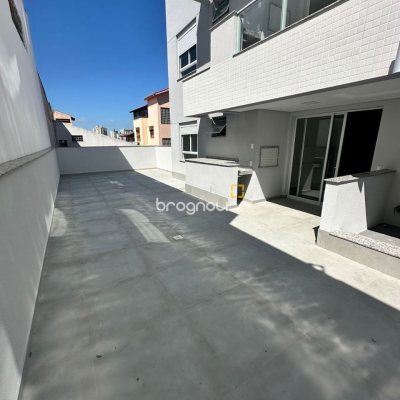 Apartamento com 75m², 2 quartos (sendo 1 suíte), 1 garagem, no bairro Barreiros em São José