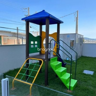 Apartamento com 75m², 2 quartos (sendo 1 suíte), 1 garagem, no bairro Barreiros em São José