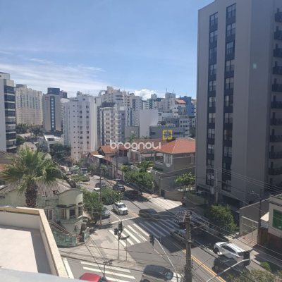 Sala com 32m², no bairro Centro em Florianópolis