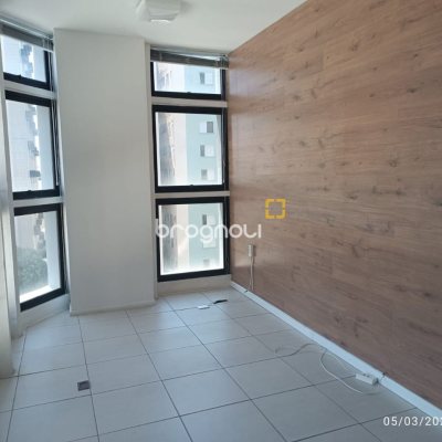 Sala com 32m², no bairro Centro em Florianópolis