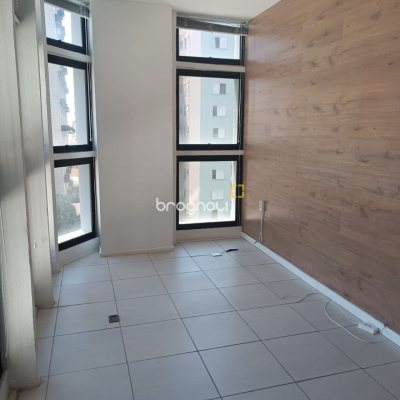 Sala com 32m², no bairro Centro em Florianópolis