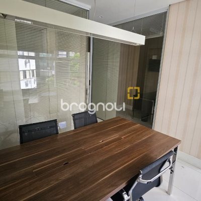 Sala com 58m², no bairro Centro em Florianópolis