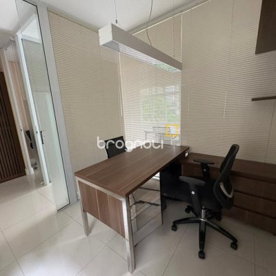 Sala com 58m², no bairro Centro em Florianópolis