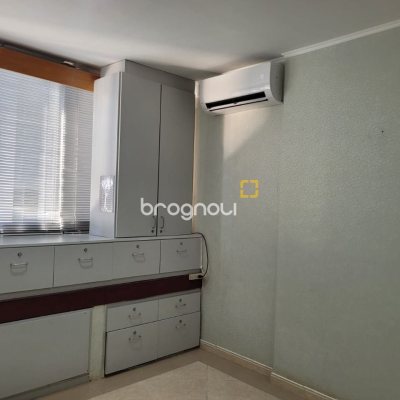 Sala com 27m², no bairro Centro em Florianópolis