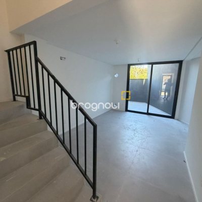 Casa de Condomínio com 85m², 2 quartos (sendo 1 suíte), 1 garagem, no bairro Cachoeira do Bom Jesus em Florianópolis