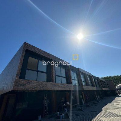 Casa de Condomínio com 85m², 2 quartos (sendo 1 suíte), 1 garagem, no bairro Cachoeira do Bom Jesus em Florianópolis
