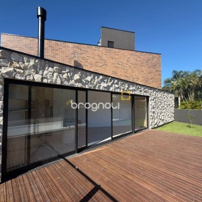 Casa de Condomínio com 85m², 2 quartos (sendo 1 suíte), 1 garagem, no bairro Cachoeira do Bom Jesus em Florianópolis