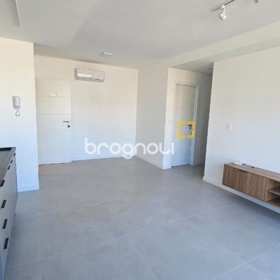 Apartamento com 45m², 1 quarto (sendo 1 suíte), 1 garagem, no bairro Centro em Florianópolis
