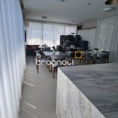 Apartamento com 45m², 1 quarto (sendo 1 suíte), 1 garagem, no bairro Centro em Florianópolis