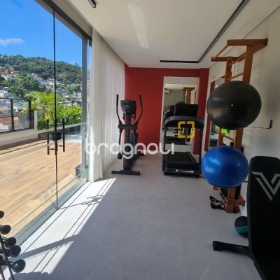 Apartamento com 45m², 1 quarto (sendo 1 suíte), 1 garagem, no bairro Centro em Florianópolis