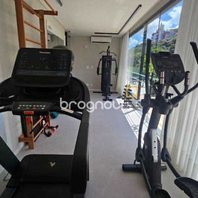 Apartamento com 45m², 1 quarto (sendo 1 suíte), 1 garagem, no bairro Centro em Florianópolis