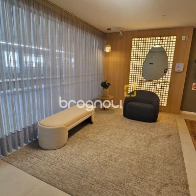 Apartamento com 45m², 1 quarto (sendo 1 suíte), 1 garagem, no bairro Centro em Florianópolis