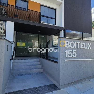 Apartamento com 45m², 1 quarto (sendo 1 suíte), 1 garagem, no bairro Centro em Florianópolis
