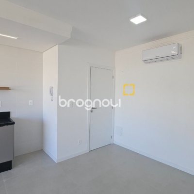 Apartamento com 45m², 1 quarto (sendo 1 suíte), 1 garagem, no bairro Centro em Florianópolis