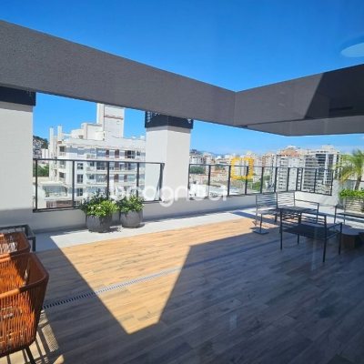 Apartamento com 45m², 1 quarto (sendo 1 suíte), 1 garagem, no bairro Centro em Florianópolis