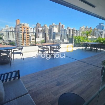 Apartamento com 45m², 1 quarto (sendo 1 suíte), 1 garagem, no bairro Centro em Florianópolis
