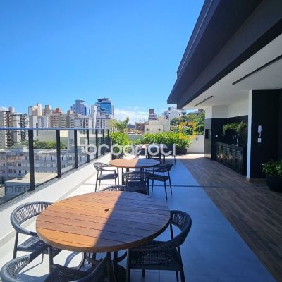 Apartamento com 45m², 1 quarto (sendo 1 suíte), 1 garagem, no bairro Centro em Florianópolis